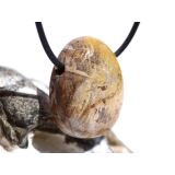 Versteinertes Holz Trommelstein gebohrt -...