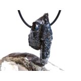 Psilomelan (Braunstein) XXL Rohstein gebohrt - Rarit&auml;t - Sonderqualit&auml;t - ca. 4,3  cm x 2 cm x 1,6 cm (Fairer Handel/Fair Trade)