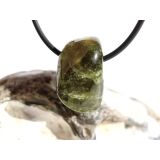 Vesuvian gr&uuml;n (Idokras) Trommelstein gebohrt -...