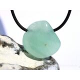 Prehnit grün Trommelstein gebohrt -...