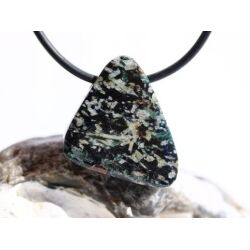 Glaukophan mit Granat / Glaukophanschiefer (Eklogit) Schmuckstein / Scheibenstein gebohrt - Sonderqualität - Handarbeit - ca. 2,8 cm x 2,4 cm x 0,5cm