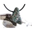 Glaukophan mit Granat / Glaukophanschiefer (Eklogit) Schmuckstein / Scheibenstein gebohrt - Sonderqualität - Handarbeit - ca. 2,8 cm x 1,9 cm x 1 cm