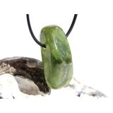 Vesuvian gr&uuml;n (Idokras) XXL Schmuckstein gebohrt -...