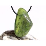 Vesuvian gr&uuml;n (Idokras) XXXL Schmuckstein gebohrt -...