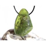 Vesuvian gr&uuml;n (Idokras) XXXL Schmuckstein gebohrt - Sonderqualit&auml;t - Rarit&auml;t - Handarbeit - ca. 4,7 cm x 3,2 cm x 1,5 cm