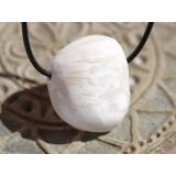 Skolezit (Zeolithe) Trommelstein / Schmuckstein gebohrt - Sonderqualit&auml;t - ca. 3,3 cm x 2,8 cm x 1,7 cm