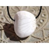 Skolezit (Zeolithe) Trommelstein / Schmuckstein gebohrt - Sonderqualit&auml;t - ca. 3,3 cm x 2,8 cm x 1,7 cm