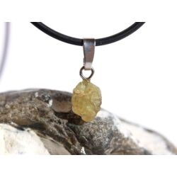 Chrysoberyll Rohsteinform Anhänger Silberöse Schmuckdose - Sonderqualität - Rarität - ca. 2 cm x 0,8 cm x 0,7 cm