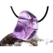 Amethyst mittelhell "Regenbogenkristall" Trommelstein / Schmuckstein gebohrt - AA-Sonderqualität - ca. 3 cm x 2,5 cm x 2 cm