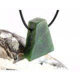 Nephrit-Jade Schmuckstein / Scheibenstein gebohrt matt - Sonderqualität - Handarbeit - ca. 2,7 cm x 2,3 cm x 1,4 cm