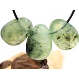 Prehnit gr&uuml;n Trommelsteine gebohrt -...