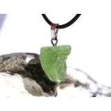 Peridot Kristall- / Rohsteinform Anhänger Silberöse (Olivin / Chrysolith) - Sonderqualität - ca. 2,8 cm x 1,4 cm x 1,3 cm (GKS)
