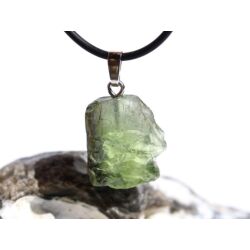 Peridot Kristall- / Rohsteinform Anhänger Silberöse (Olivin / Chrysolith) - Sonderqualität - ca. 3,2 cm x 1,8 cm x 1,1 cm (GKS)