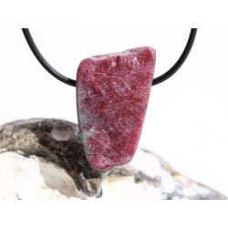 Rubin-Zoisit (Anyolith) Schmuckstein / Scheibenstein mit Rohsteinform gebohrt - AA-Sonderqualität - Handarbeit - ca. 3,4 cm x 2,2 cm x 0,7 cm