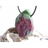 Rubin-Zoisit (Anyolith) XXL Schmuckstein mit Rohsteinform gebohrt - AA-Sonderqualität - Handarbeit - ca. 4,3 cm x 3,2 cm x 1,3 cm