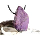 Sugilith mit Richterit XXL Rohsteinform angetr....