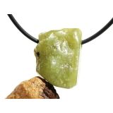 Titanit (Sphen) Rohsteinform angetrommelt gebohrt (Trommelstein) - Sonderqualität - Rarität - ca. 2,4 cm x 2,1 cm x 1,6 cm