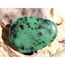 Zoisit Scheibenstein - Sonderqualität - ca. 3 cm x 2,3 cm x 0,7 cm (GKS)