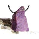 Sugilith XL Rohsteinform angetr. (Trommelstein) gebohrt - Rarit&auml;t - AA-Sonderqualit&auml;t - ca. 3,8 cm x 2,7 cm x 1,3 cm