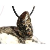 Turitella-Jaspis Trommelstein gebohrt - Sonderqualit&auml;t - ca. 3,2 cm x 1,9 cm x 1,6 cm (ES)