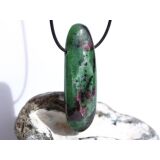Rubin-Zoisit (Anyolith) XXXL Schmuckstein / Trommelstein gebohrt - AA-Sonderqualität - ca. 6,4 cm x 2 cm x 1,5 cm