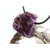 Amethyst dunkel "Morion" Kristallspitze / Rohstein angetrommelt, gebohrt - Sonderqualität - ca. 2,7 cm x 2,3 cm x 2,1 cm - Sonderpreis wg. Makel -