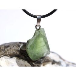 Peridot Kristall- / Rohsteinform Anhänger Silberöse (Olivin / Chrysolith) - Sonderqualität - ca. 3,1 cm x 1,6 cm x 0,9 cm (GKS)