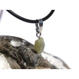 Chrysoberyll Rohsteinform Anh&auml;nger Silber&ouml;se Schmuckdose - Sonderqualit&auml;t - Rarit&auml;t - ca. 2 cm x 0,8 cm x 0,4 cm